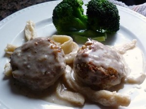 Egg noodles and meatballs with cream sauce